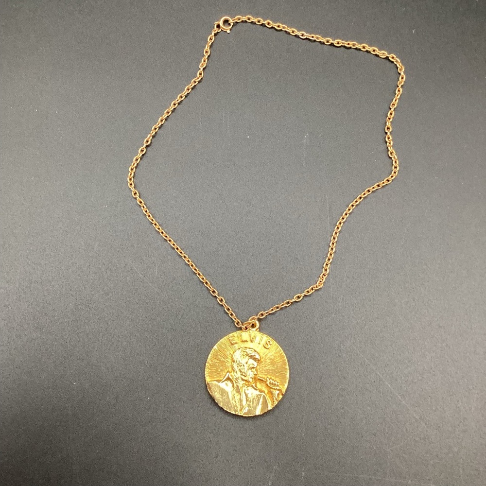 Elvis King of Rock and Roll Goldtone Medallion with Goldtone Chain Necklace